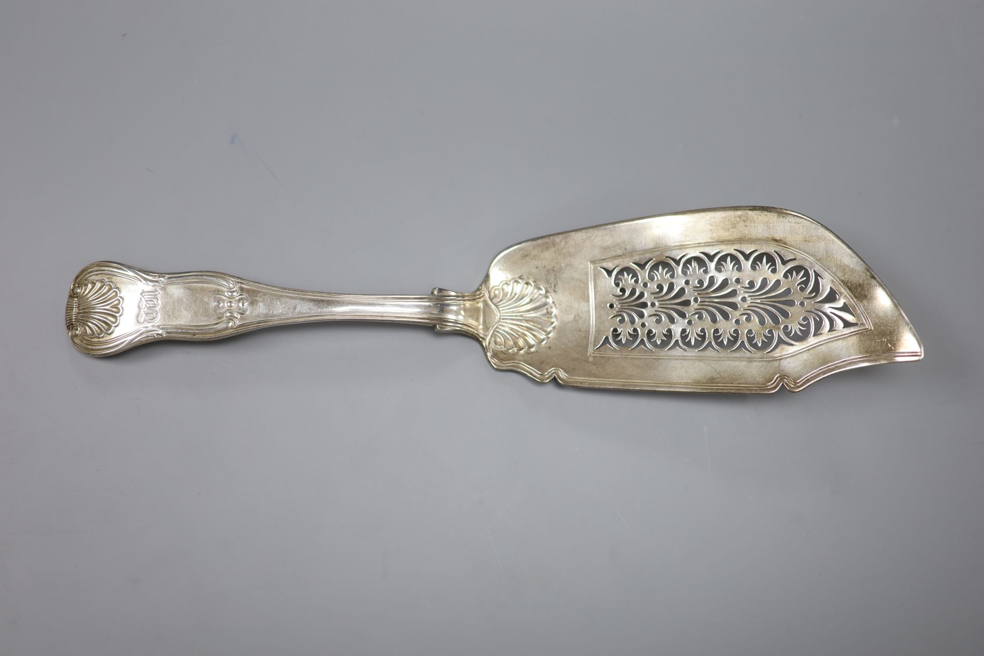 A George IV silver hourglass pattern fish slice, James Beebe, London, 1824, 31.1cm, 7.1oz.